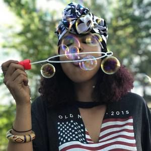 Meet your Posher, Nia